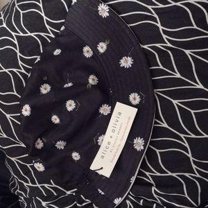 Alice + Olivia Black Daisy Reversible Bucket Hat New